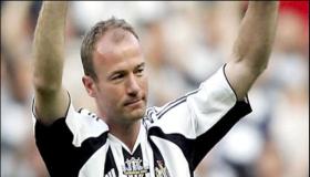 شيرر: محمد صلاح الأفضل في العالم وسيتسبب مع ماني في خسارة ليفربول البريميرليج