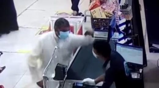 “الكشير المصري” يروي تفاصيل اعتداء مواطن كويتي عليه بالصفع
