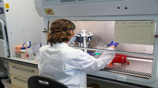 انباء عن توافر لقاح أكسفورد لعلاج كورونا في سبتمبر