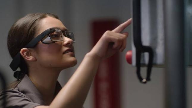 بدء التصنيع التجريبي لعدسات نضارات الواقع المعزز من أبل