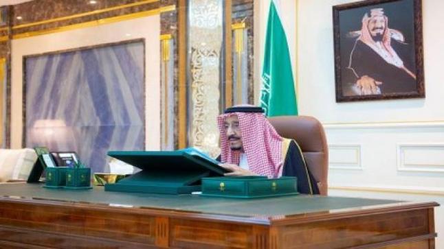 خادم الحرمين يرأس جلسة مجلس الوزراء من مقره في مستشفى التخصصي بالرياض