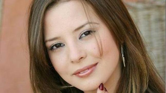 إيمان العاصي تفاجئ جمهورها بخطوبتها علي الفنان طارق صبري