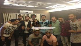 تامر حسني يلتقط صورة تذكارية بصحبة كارمن سليمان و شحتة كاريكا وأوكا وأورتيجا