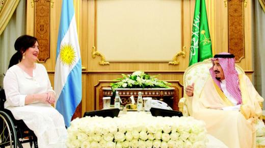 بالصور.. تفاصيل لقاء نائبة رئيس الأرجنتين بخادم الحرمين الشريفين