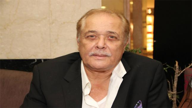 حقيقة وفاة الفنان محمود عبد العزيز شائعة سخيفة