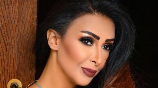 شاهيناز تقرر خلع الحجاب وتعود للساحة الغنائية