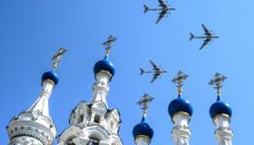 مئات الروس يحتجون على بناء كاتدرائية أرثوذكسية على أرض حديقة وسط إحدى المدن الروسية