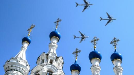 مئات الروس يحتجون على بناء كاتدرائية أرثوذكسية على أرض حديقة وسط إحدى المدن الروسية